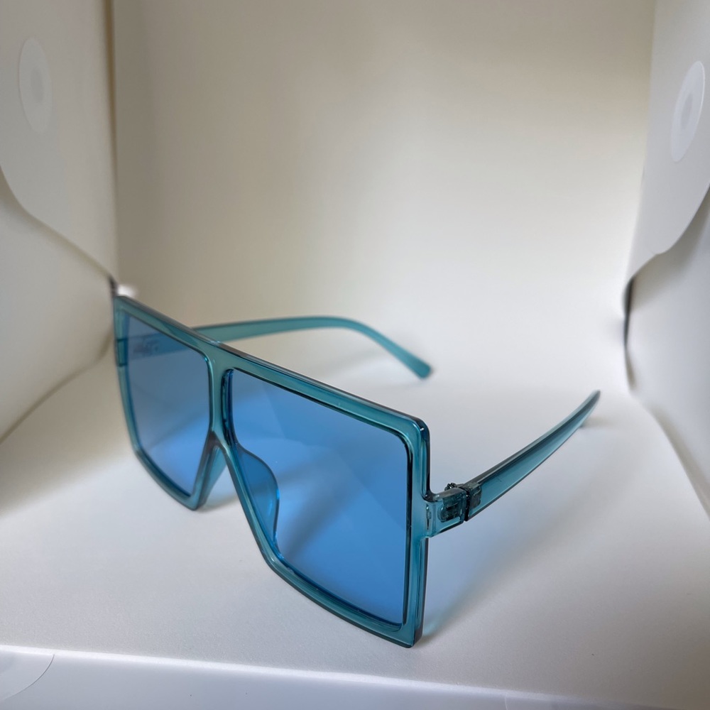 women’s oversized sunglasses